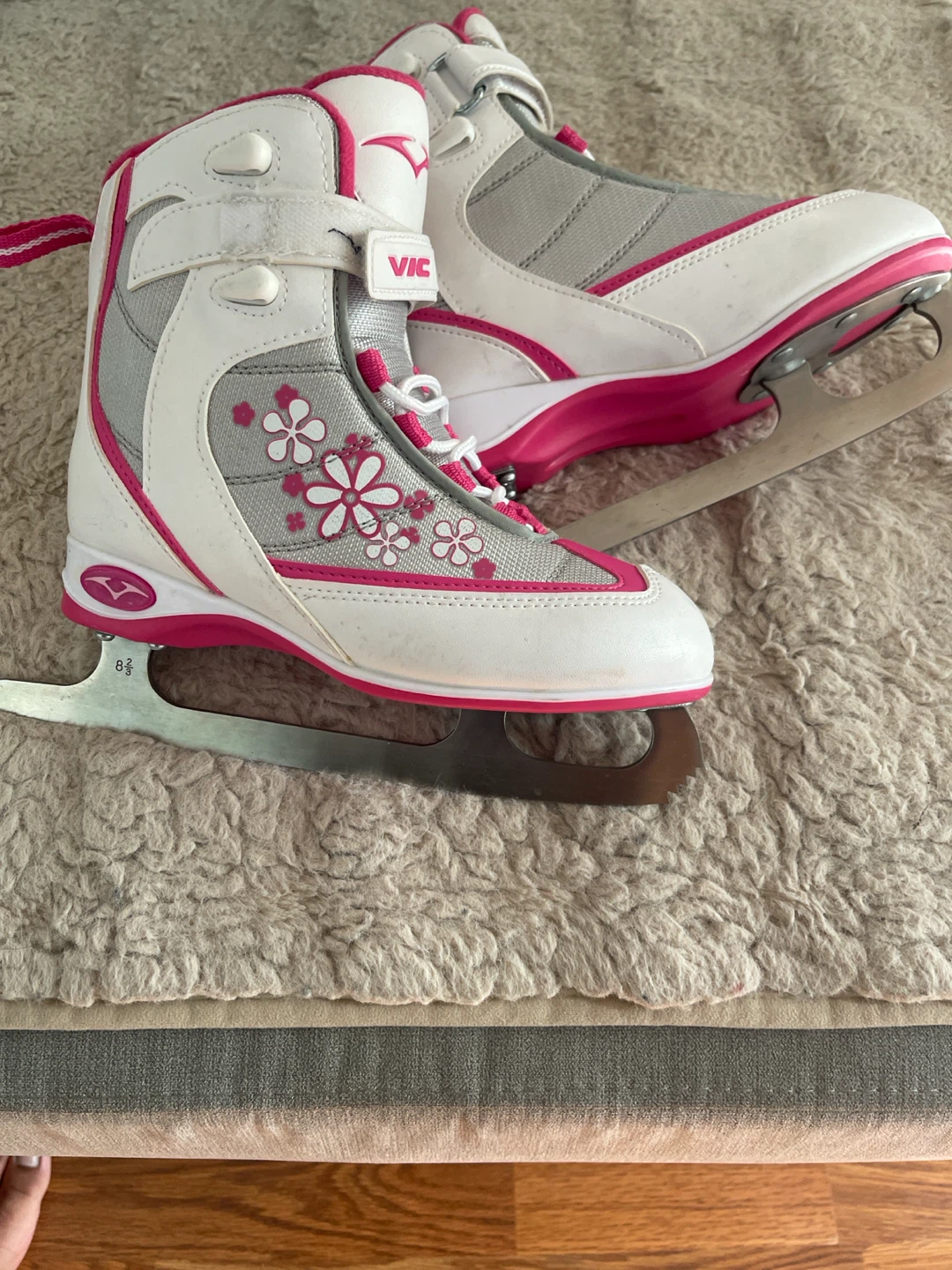 Figure Skates - Vic - Size 8.5 - photo 4