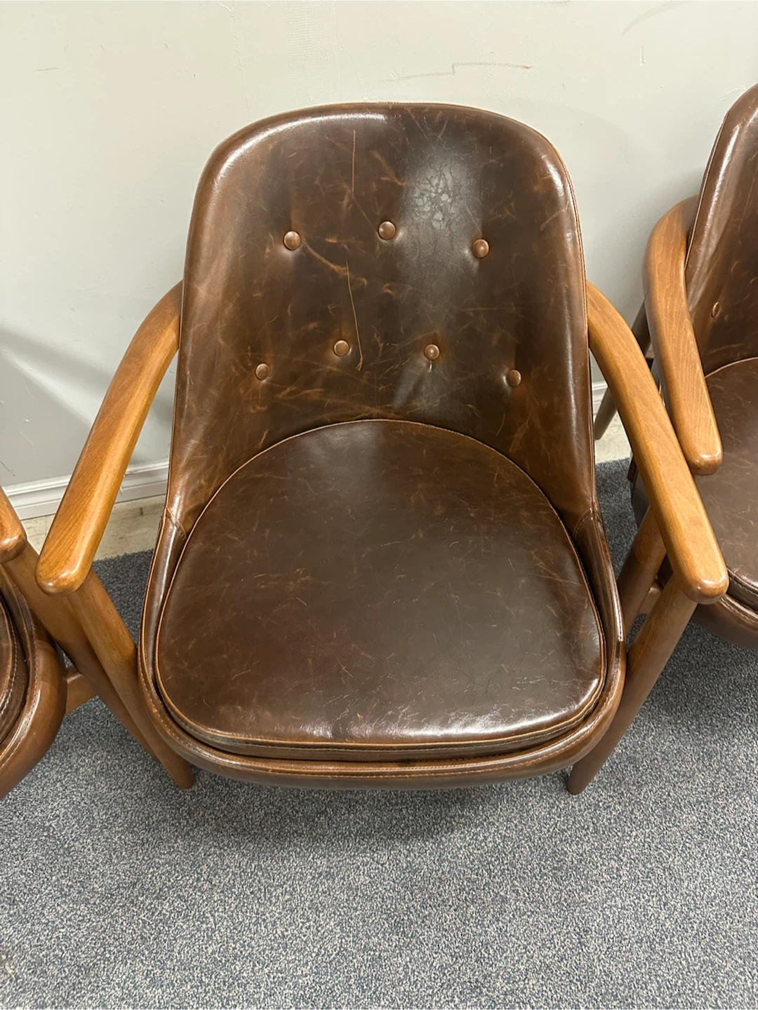 Set of 4 Gorgeous Leather Chairs - photo 3