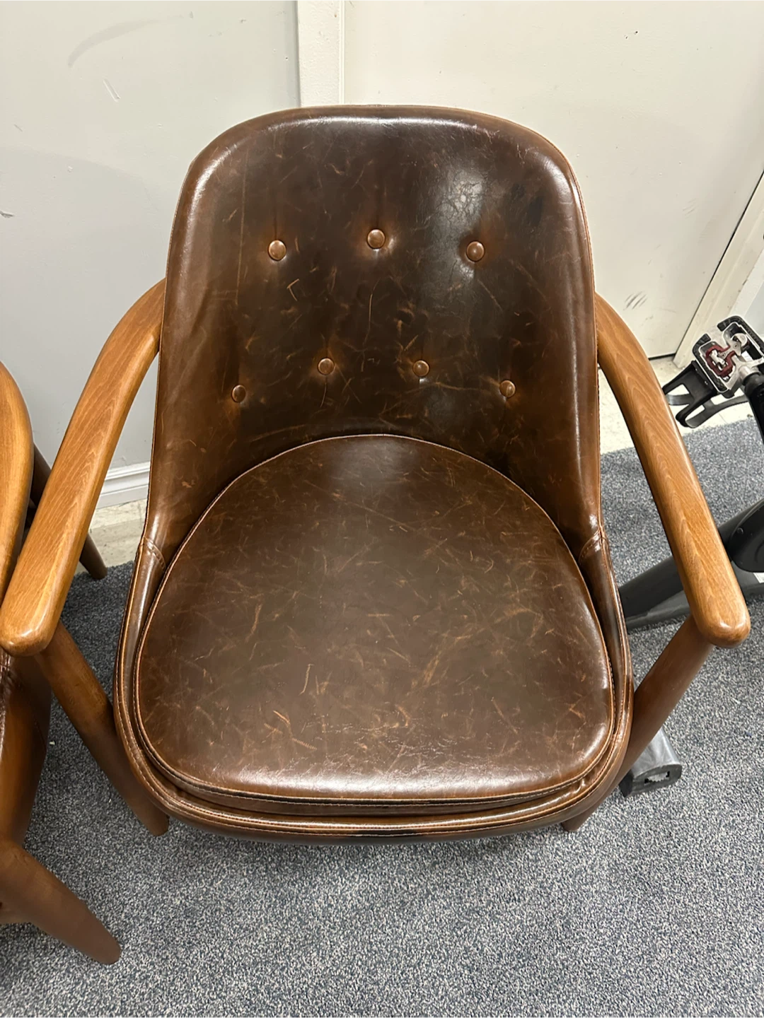 Set of 4 Gorgeous Leather Chairs - photo 4