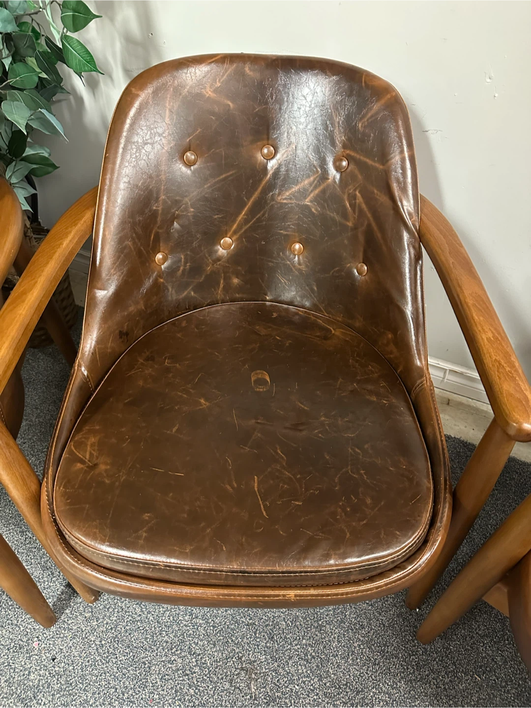 Set of 4 Gorgeous Leather Chairs - photo 5