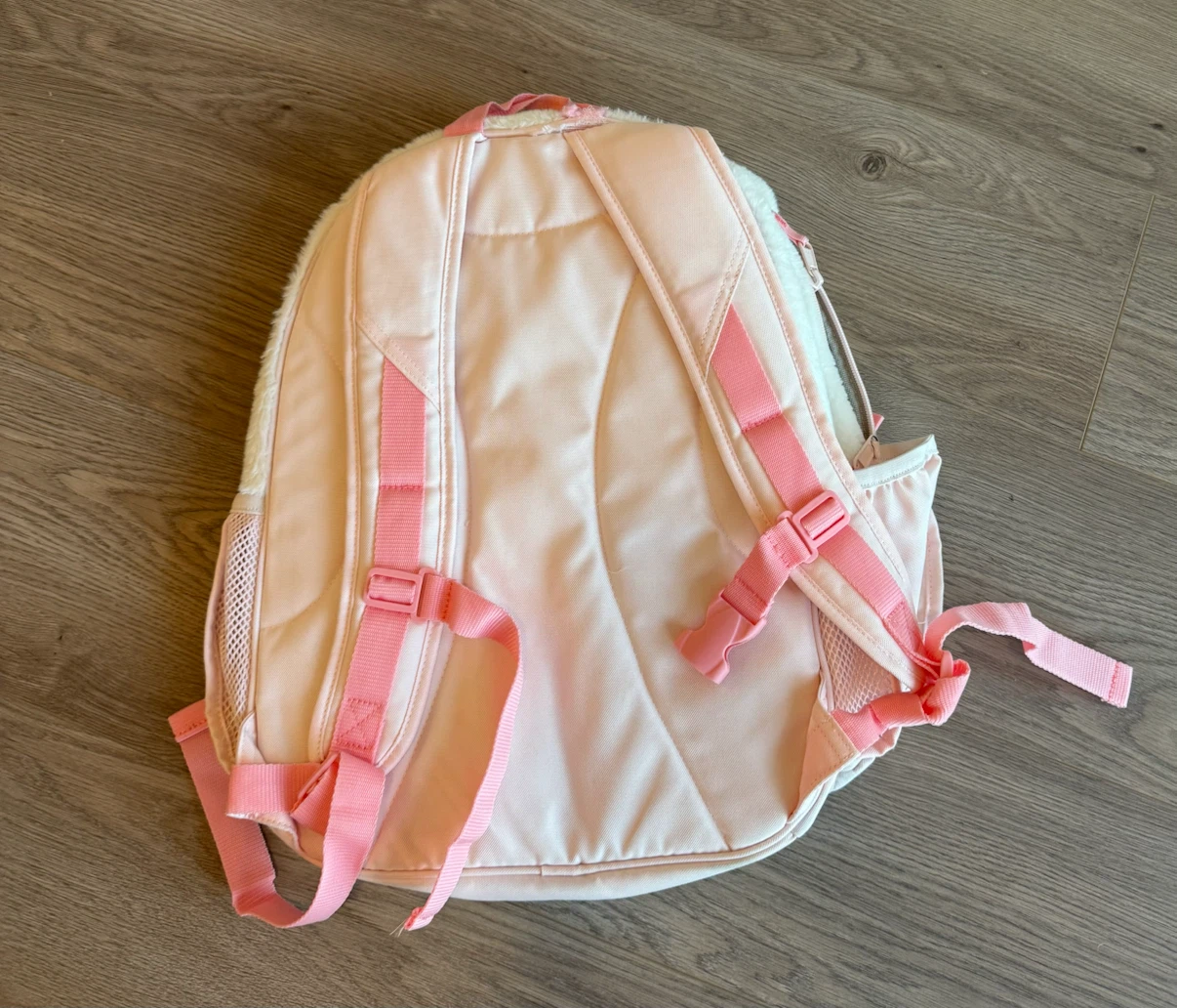 Hello Kitty Fluffy Backpack - photo 2