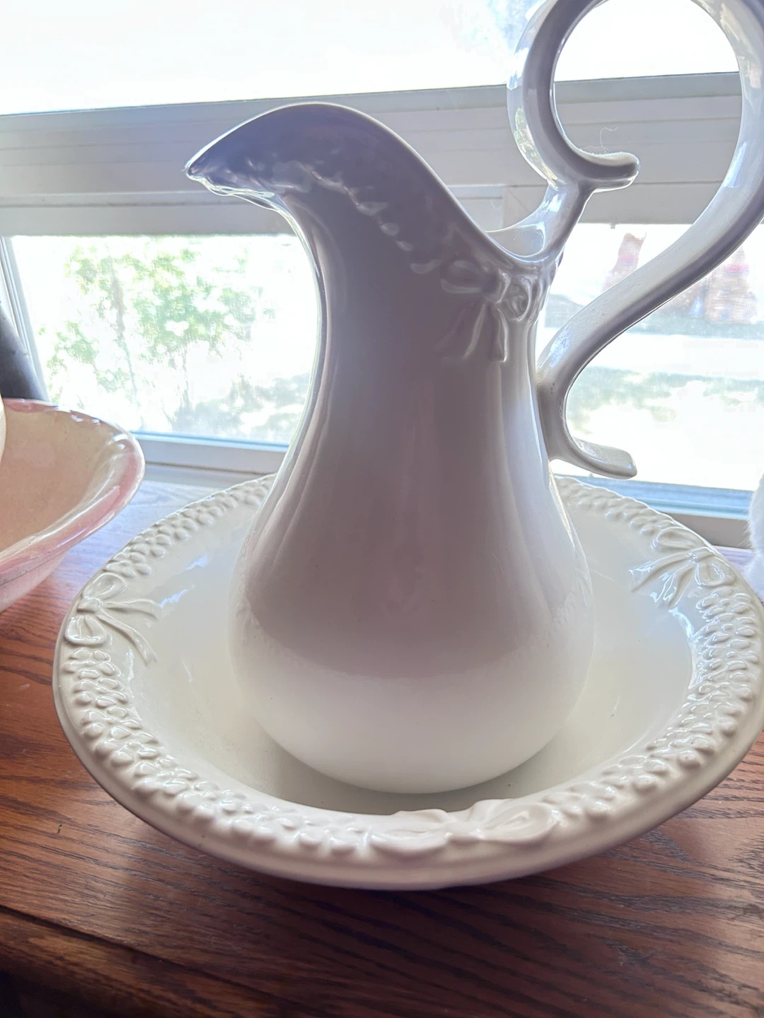 White Pitcher and Wash Basin Set - photo 2