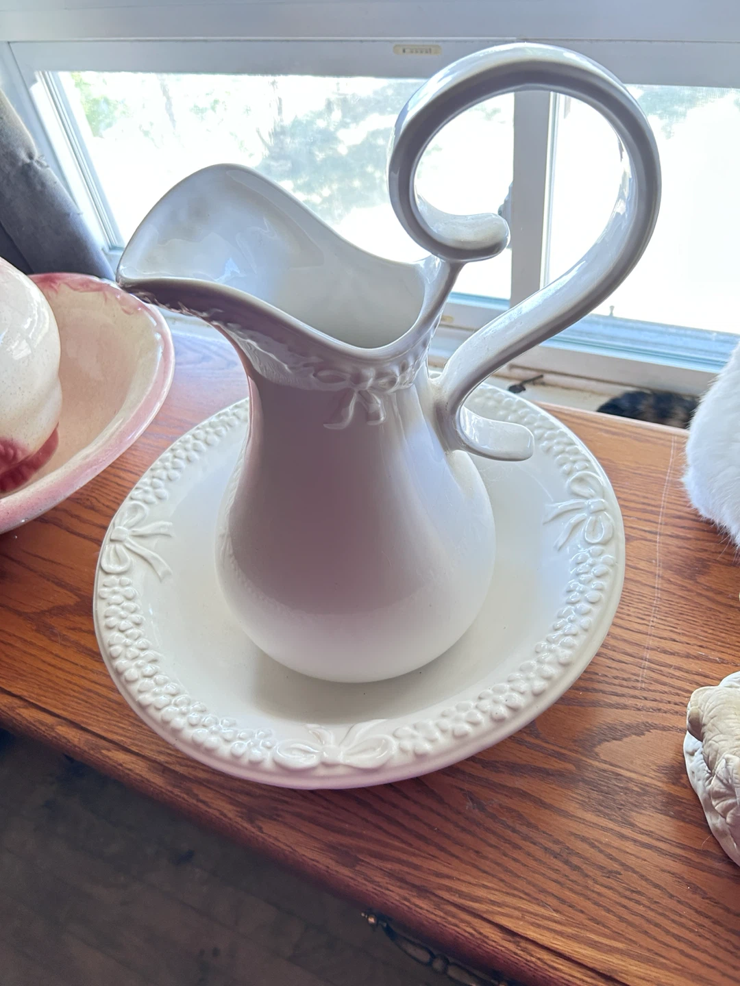 White Pitcher and Wash Basin Set - photo 3