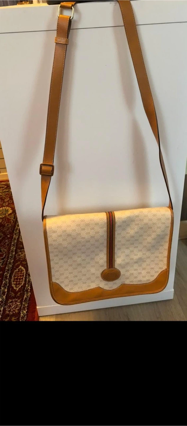 Gucci Shoulder Bag - photo 2