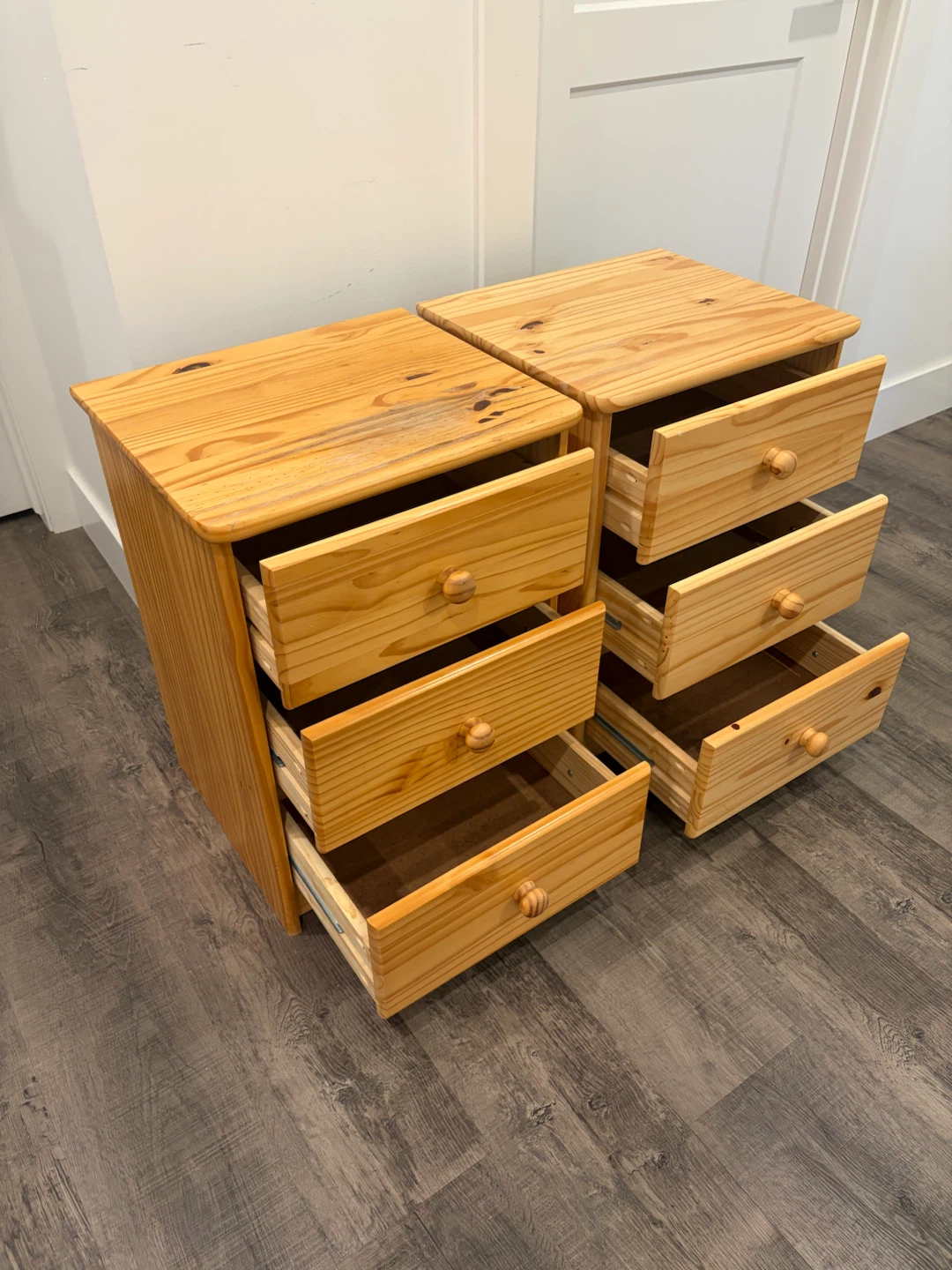 Pair of wooden nightstands - photo 3