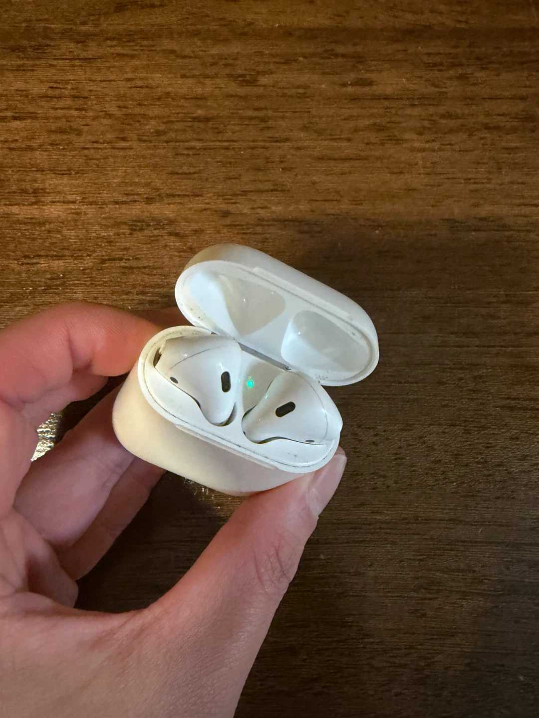 Apple AirPods (2nd Gen) - photo 2