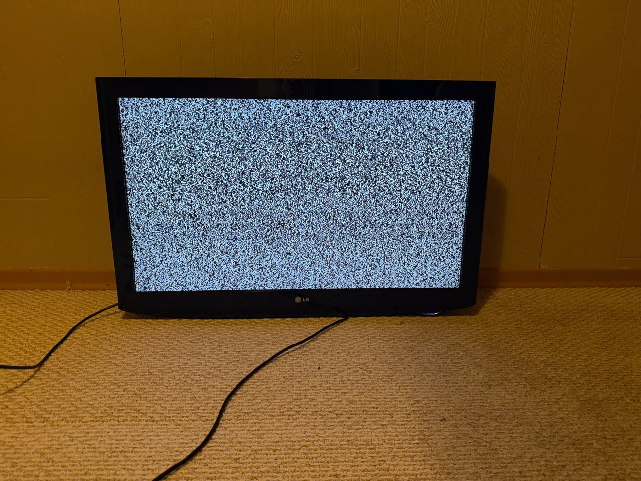 LG Television - photo 2