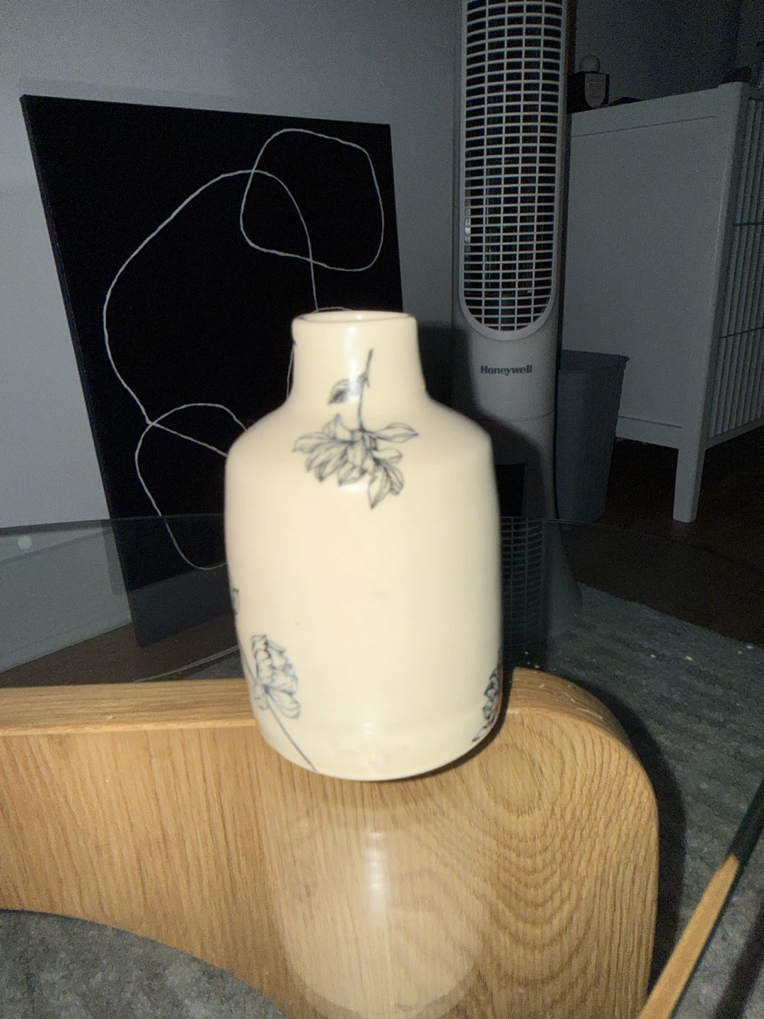 Cream Ceramic Vase with Floral Design - photo 2