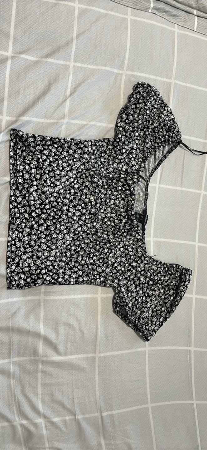 Black Floral Puff Sleeve Crop Top