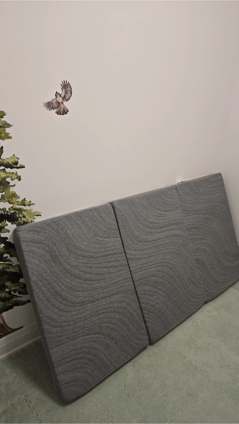 Grey Folding Twin Foam Mattress - Barely used - photo 4