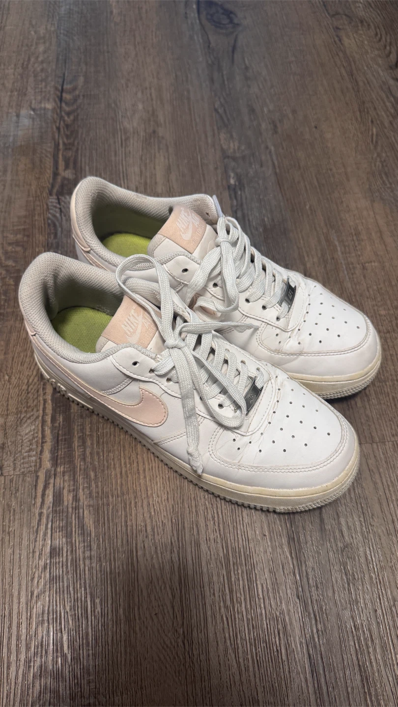 Nike Air Force 1 Sneakers - White/Pink