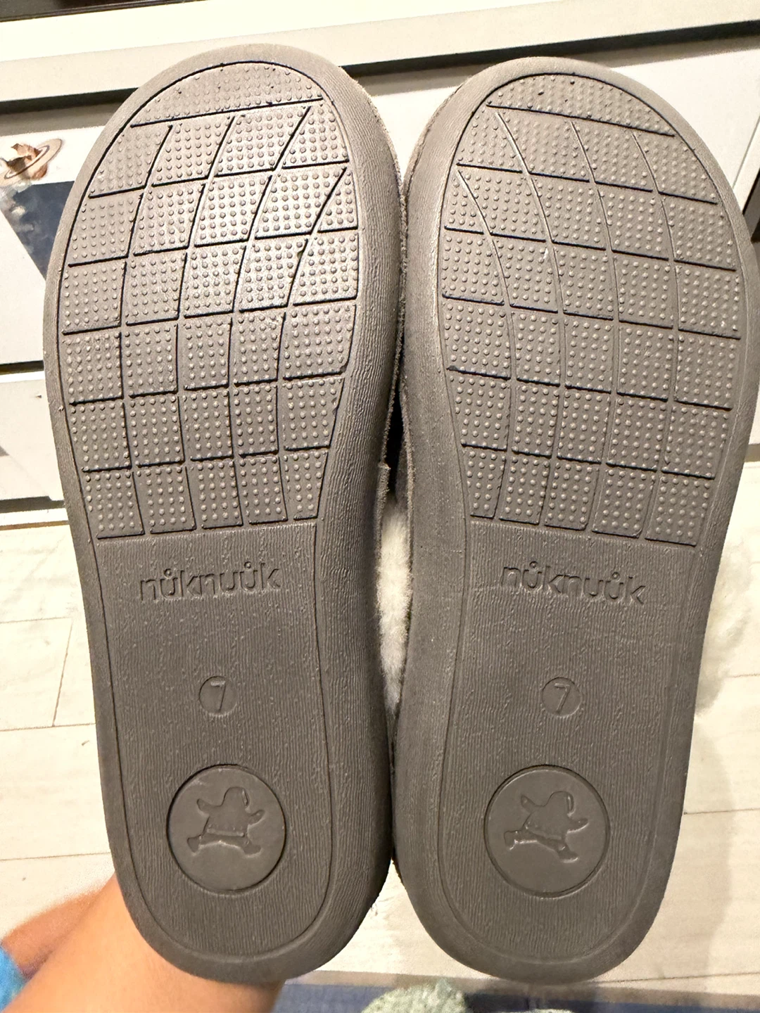 Nuknuuk Sheepskin Slippers Size 7 - photo 5