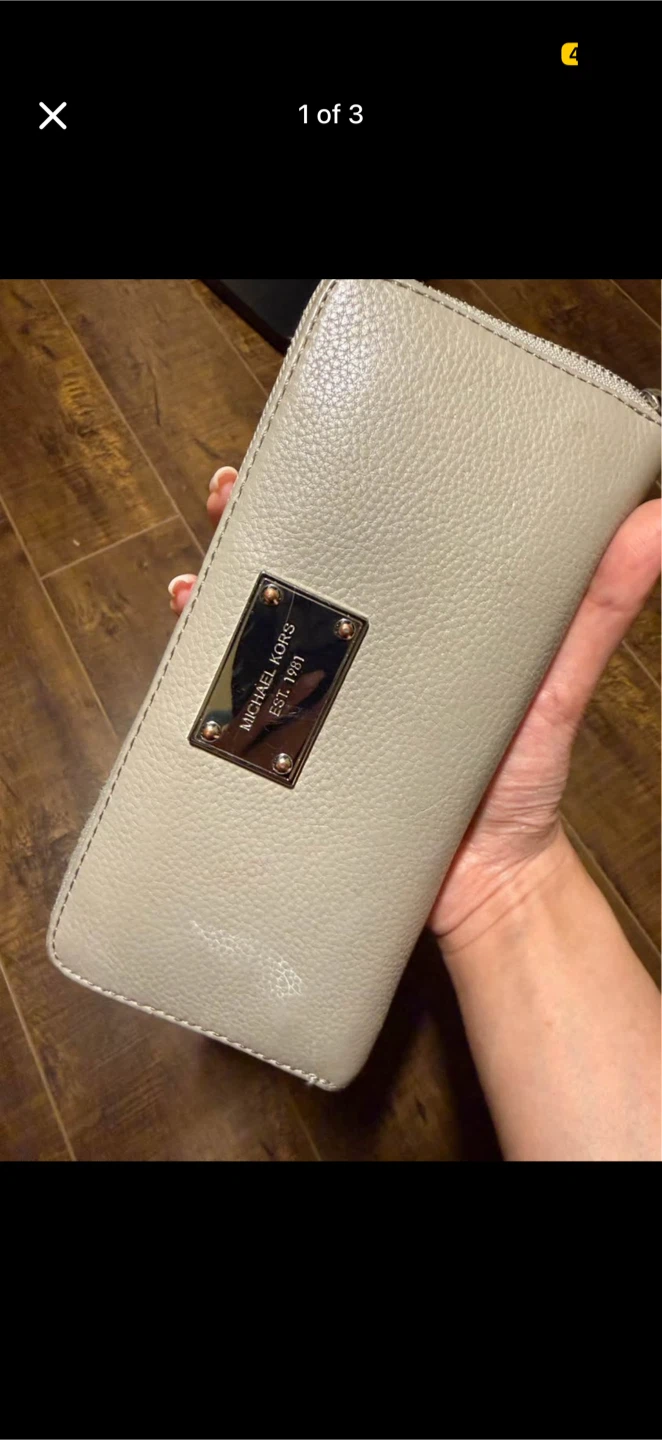 Michael Kors Zip Around Wallet - Beige