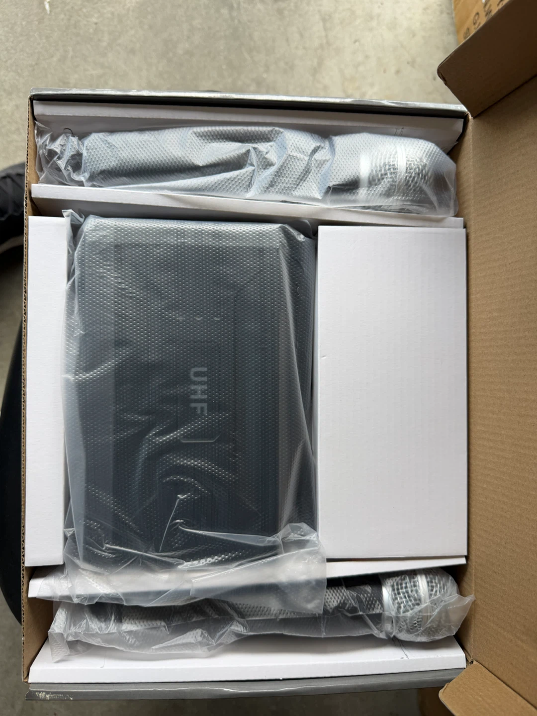 TIVA AM-103B Professional Wireless Microphone System - photo 2