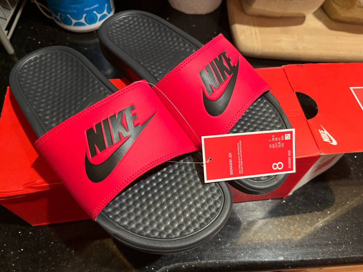 Nike Benassi JDI Slides Size 8