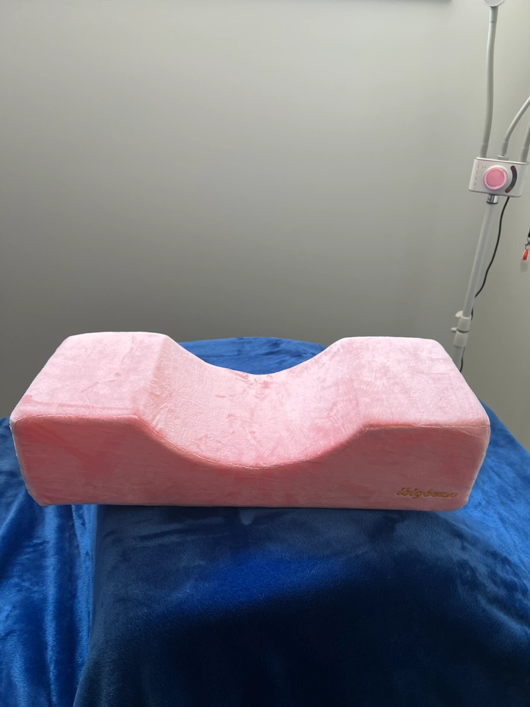 Pink Ergonomic Lash Pillow