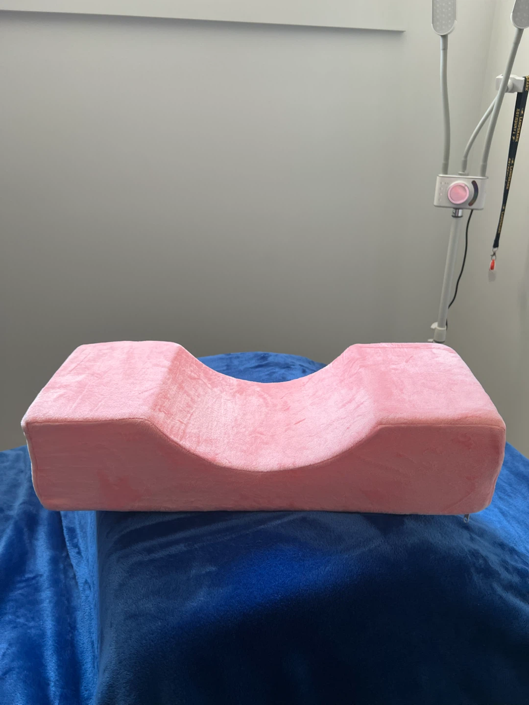 Pink Ergonomic Lash Pillow - photo 2