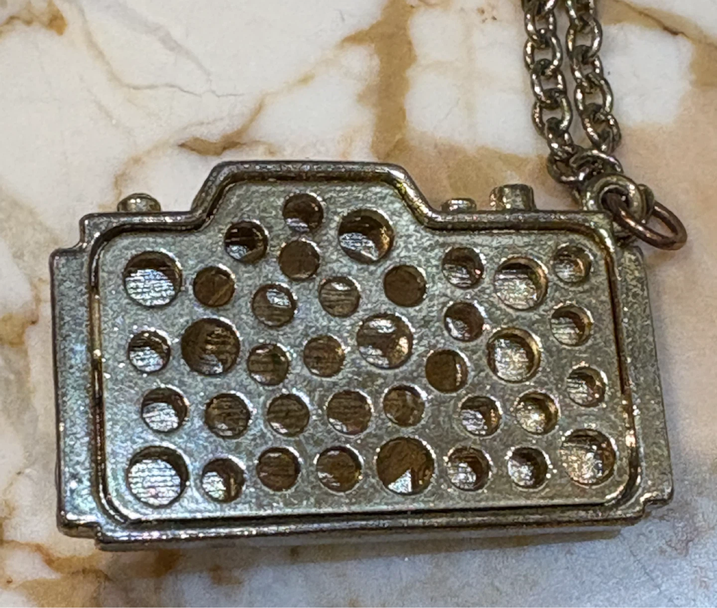 Camera pendant necklace - photo 2