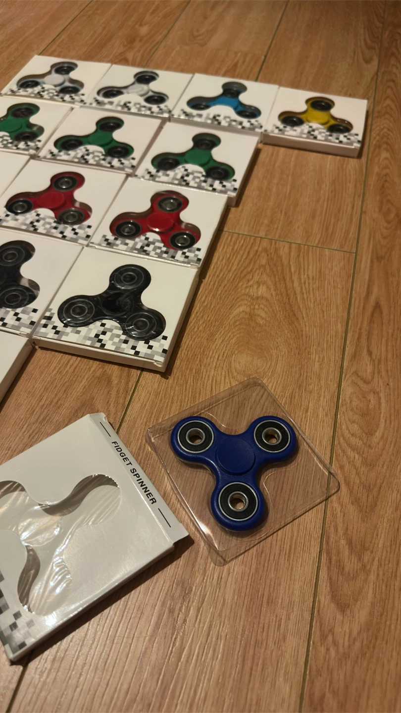 Lot of 16 Fidget Spinners - Assorted Colours - photo 3