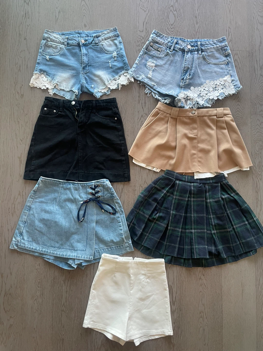 Lot of Women's Shorts and Skirts - photo 2