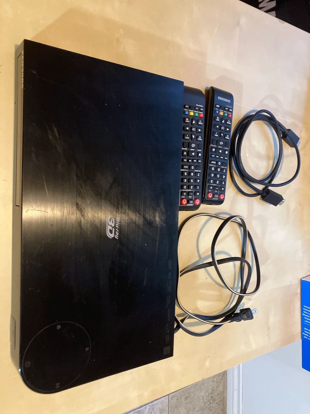 Samsung 3D Blu-ray Player with 2 Remotes and HDMI Cable - photo 2