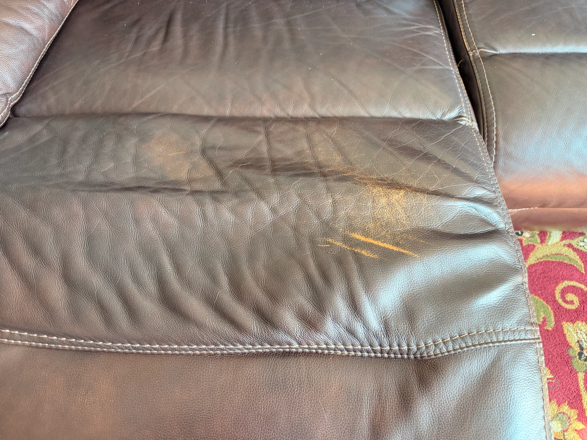 Selling an amazing  leather Recliner - photo 2