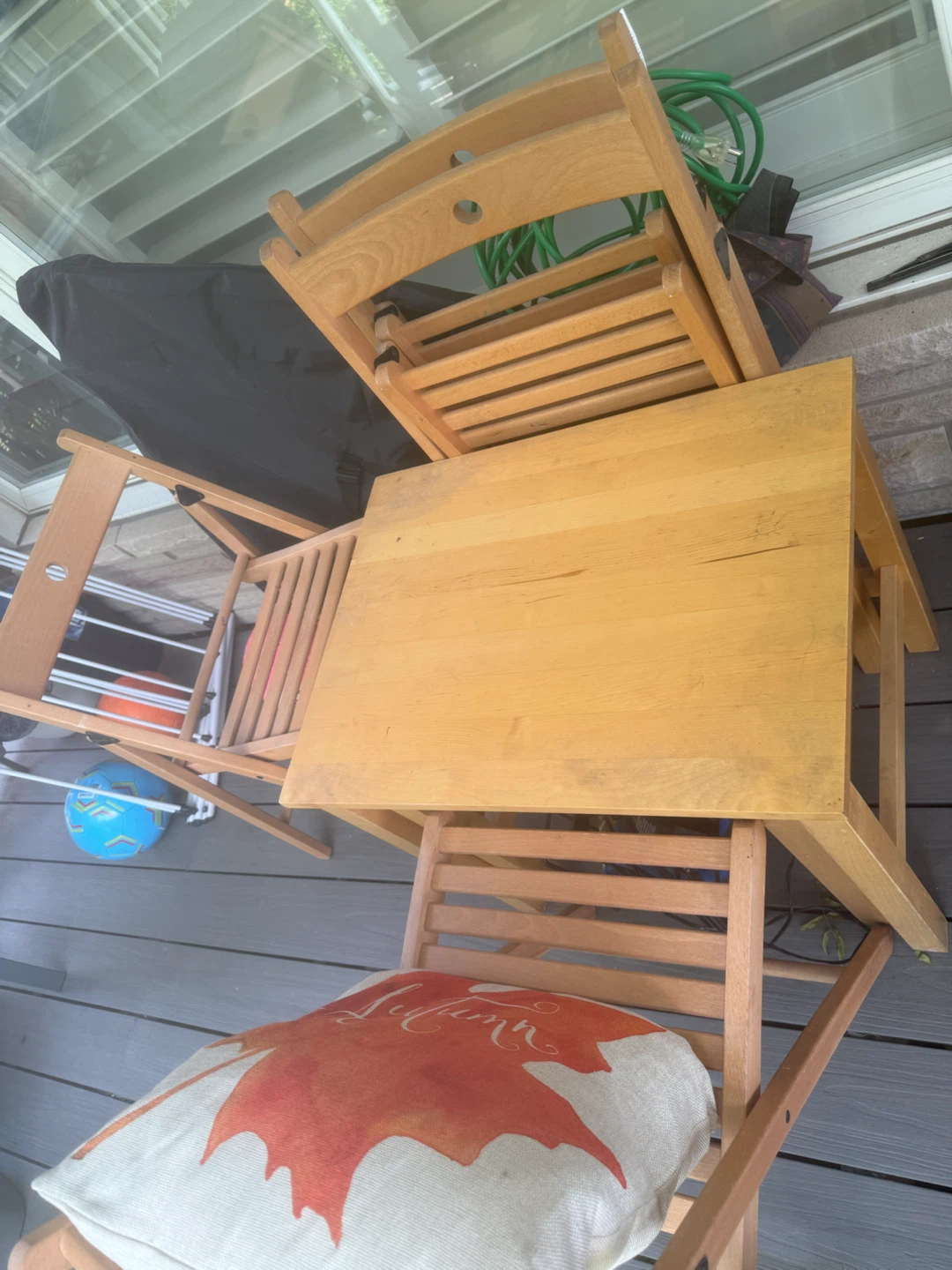 4 Wooden Folding Chair with 2 tables - photo 2