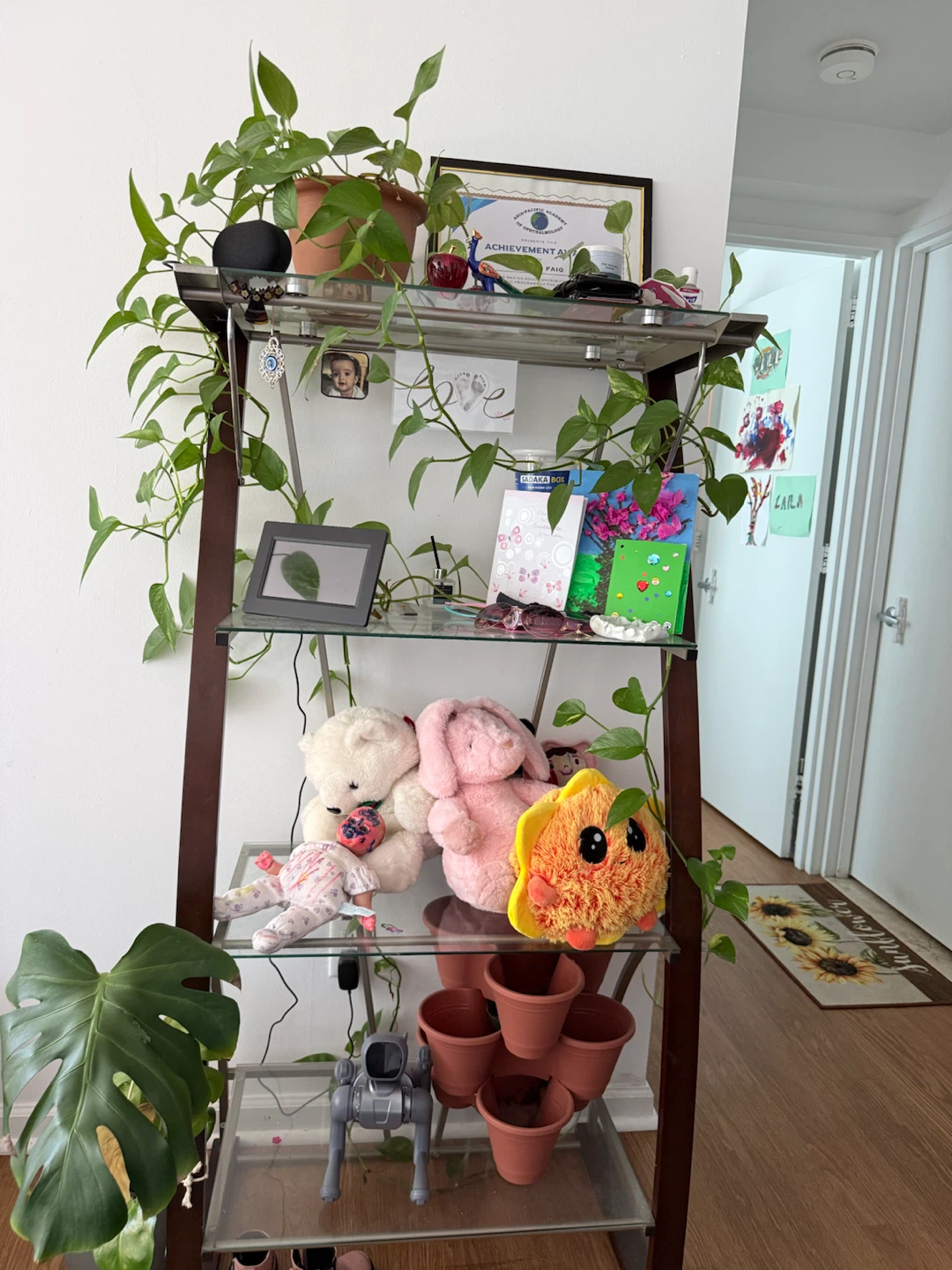 Selling an elegant decorative stand - photo 2