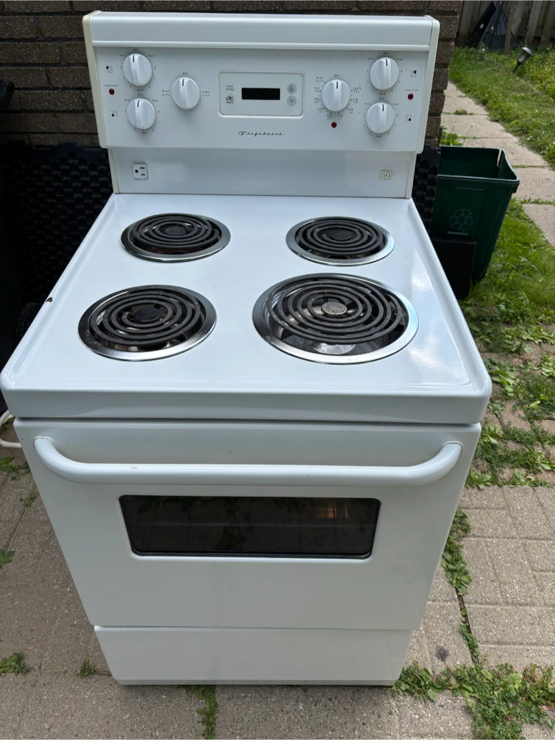 Stove oven 24” & delivery (apartment size stove)