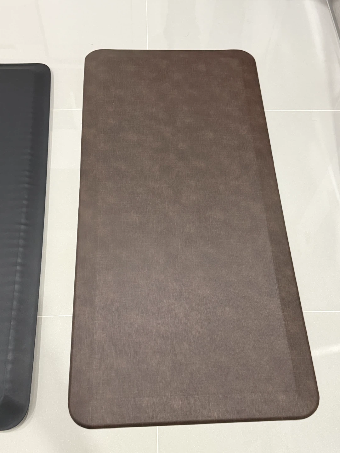 Moving out sale-2 Anti-Fatigue Floor Mats- Very Good Condition - photo 3