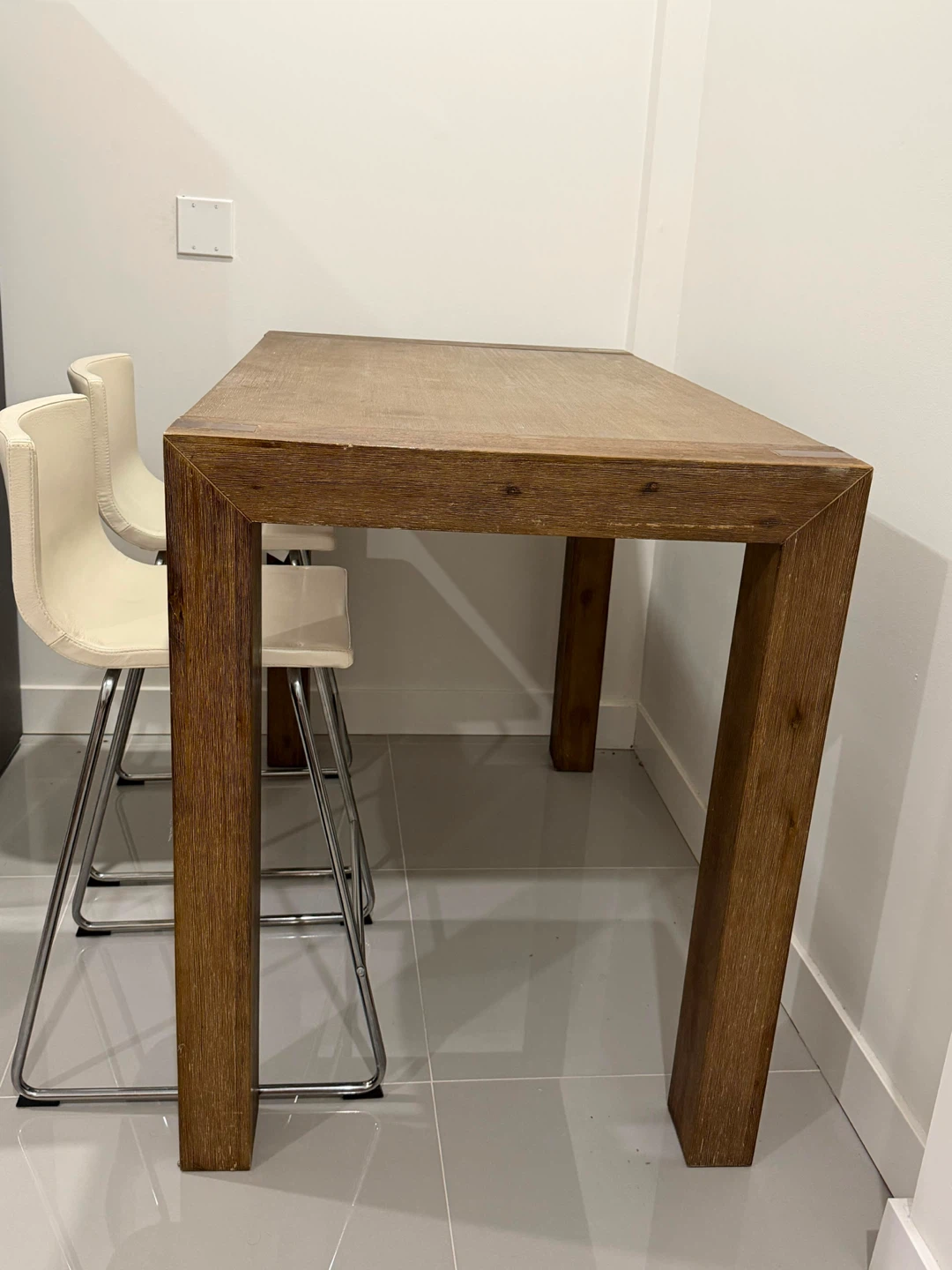 Moving out sale - Solid Wood High Dining / Pub Table - photo 2