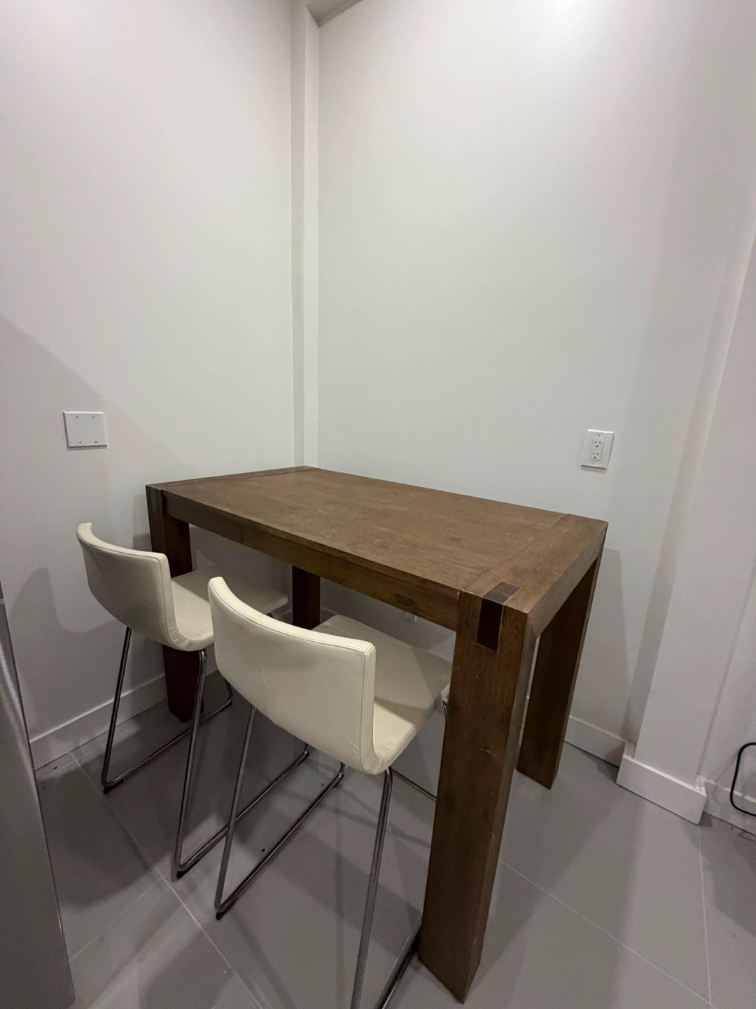Moving out sale - Solid Wood High Dining / Pub Table - photo 5