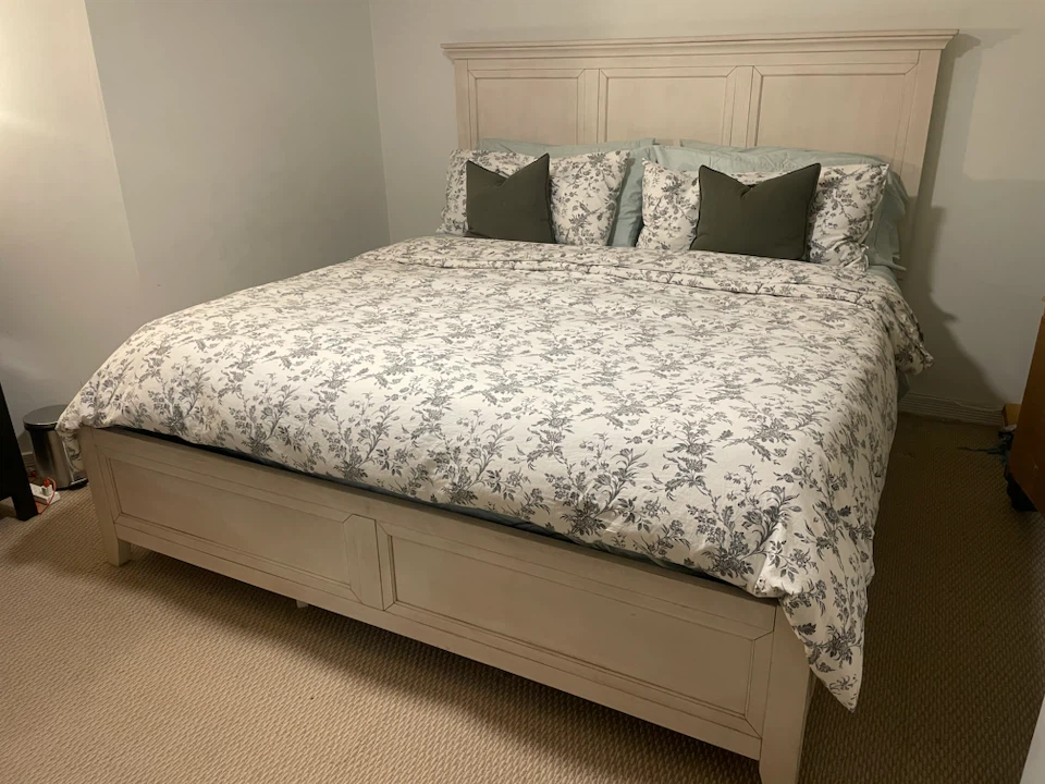 King Size wood frame with 6 drawers