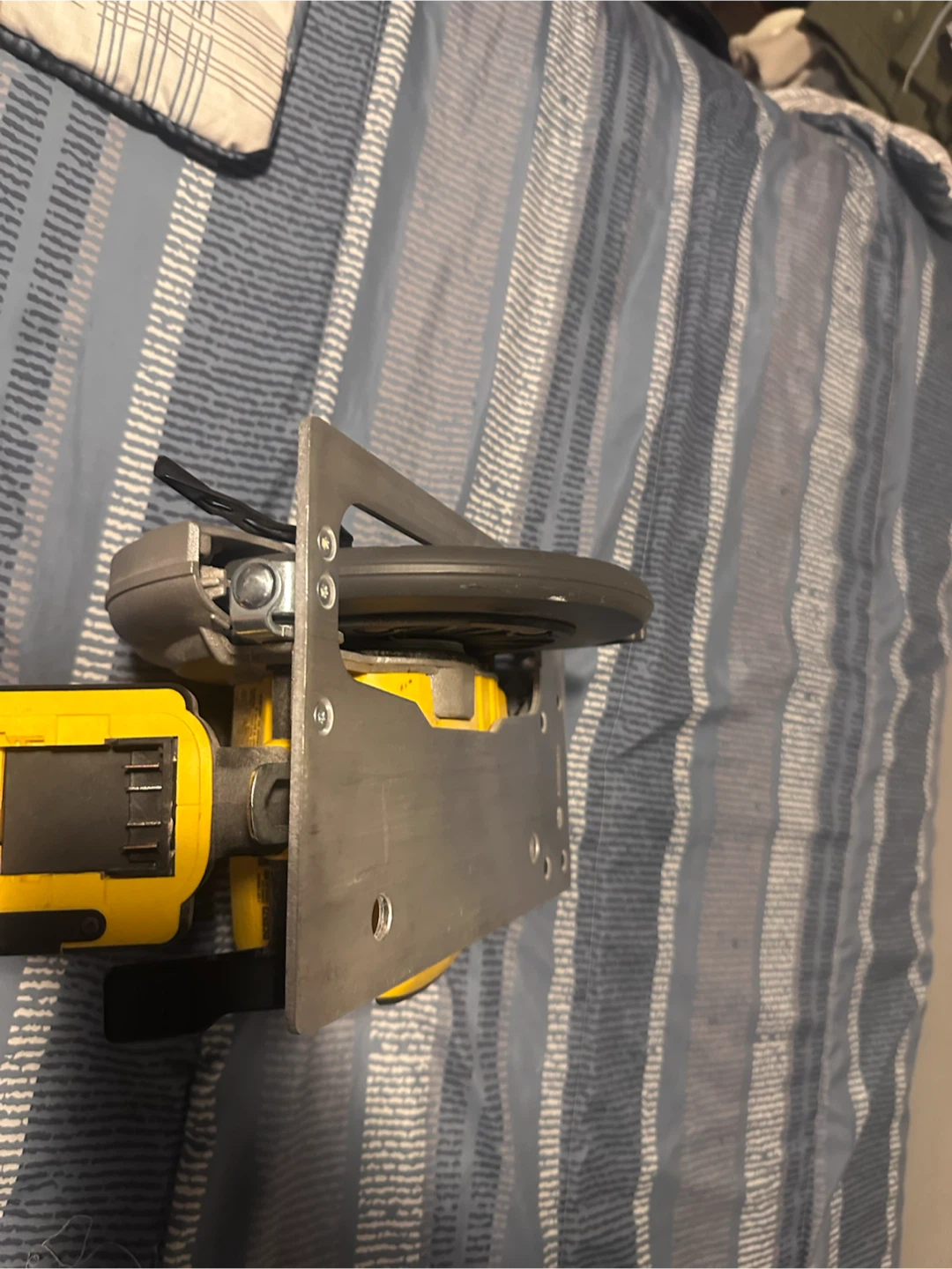DeWalt 20V MAX Cordless Brushless Circular Saw - photo 2