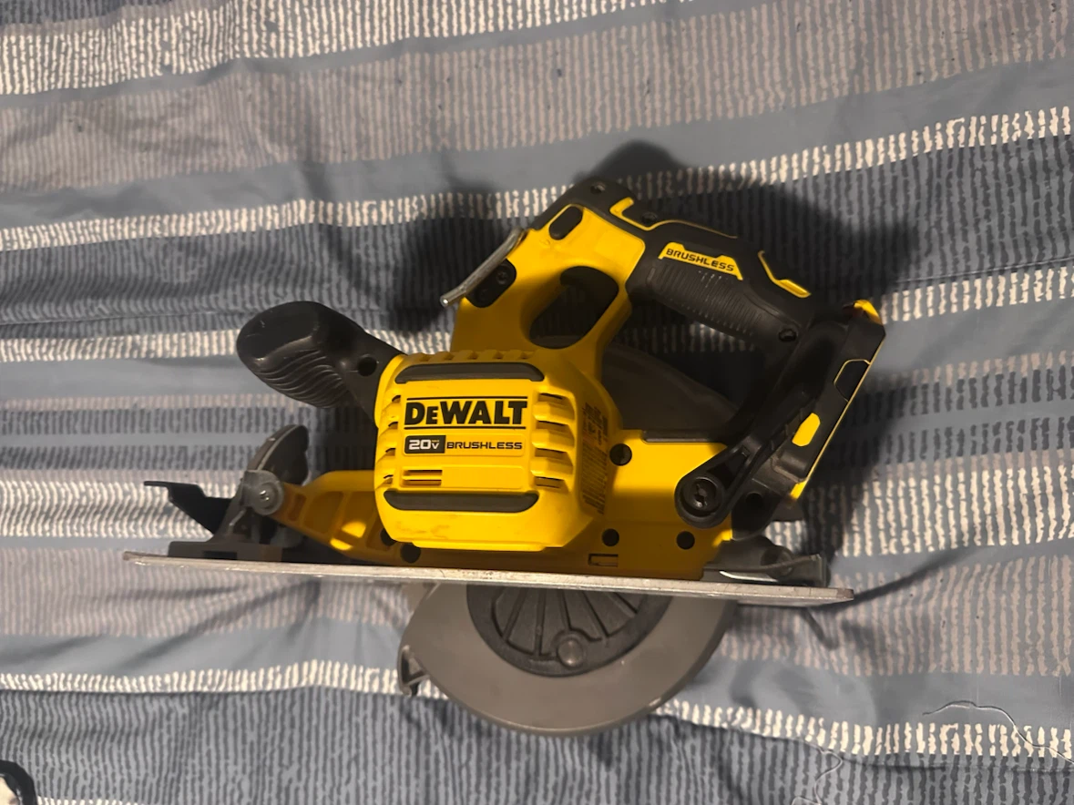 DeWalt 20V MAX Cordless Brushless Circular Saw - photo 4