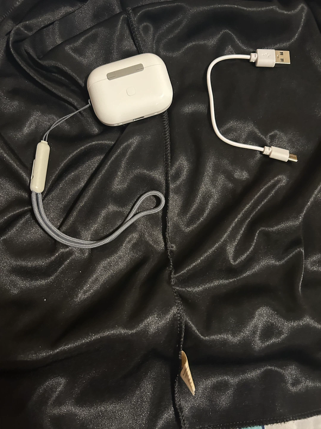White Wireless Earbuds with Charging Case - photo 2