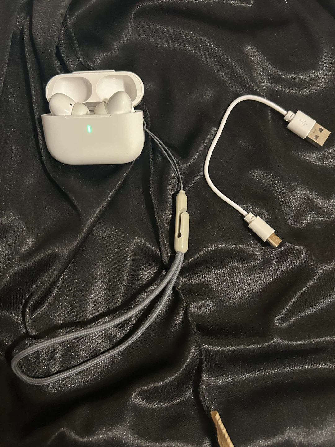 White Wireless Earbuds with Charging Case - photo 3