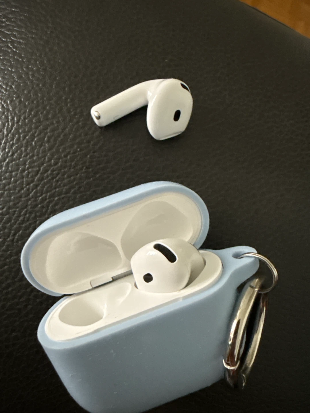 Apple Airpods 4 Pro - photo 2