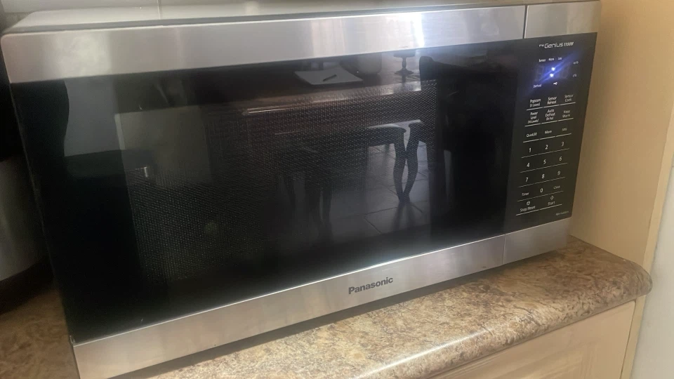 Panasonic The Genius 1100W Microwave