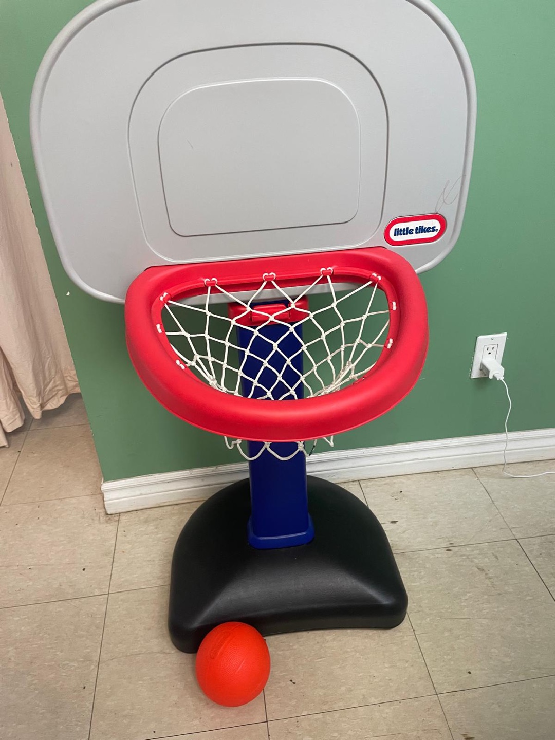 Little Tikes Adjustable Basketball Hoop