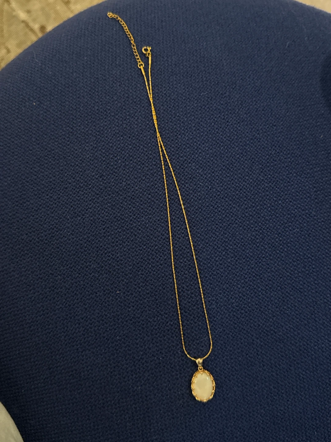 Gold tone pendant necklace with opal - photo 3