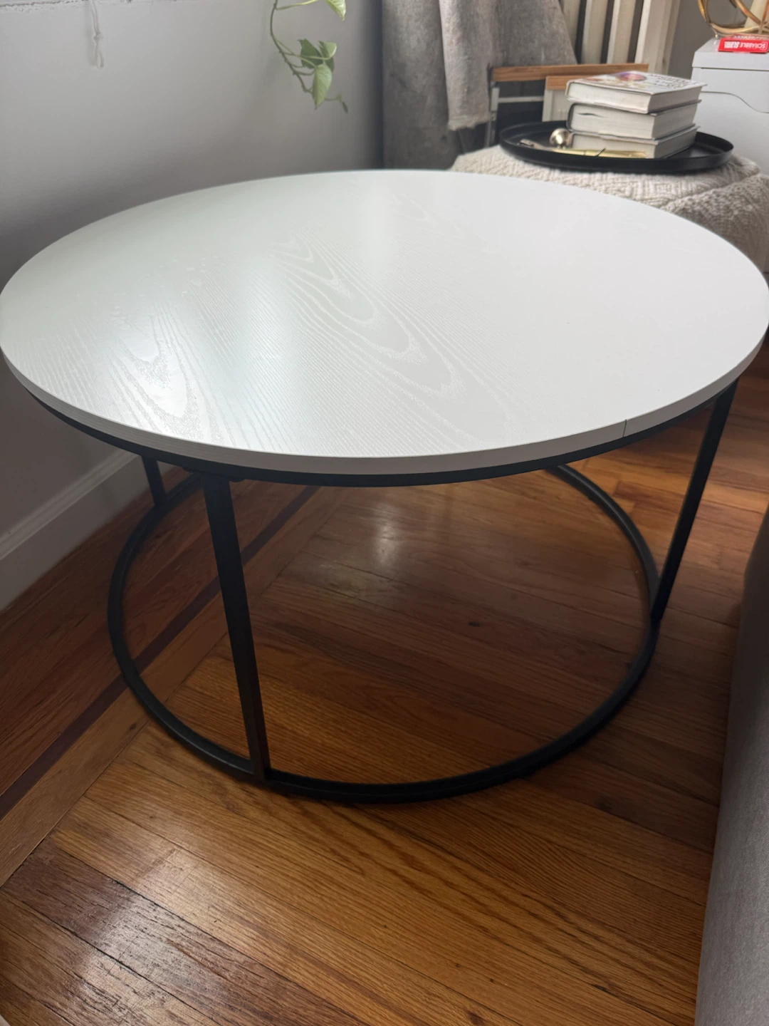 White Round Coffee Table - photo 2
