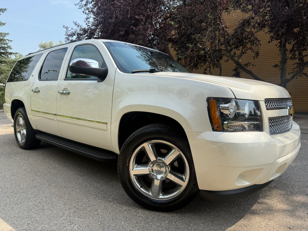 2011 Chevrolet Suburban LTZ *71k* - photo 2