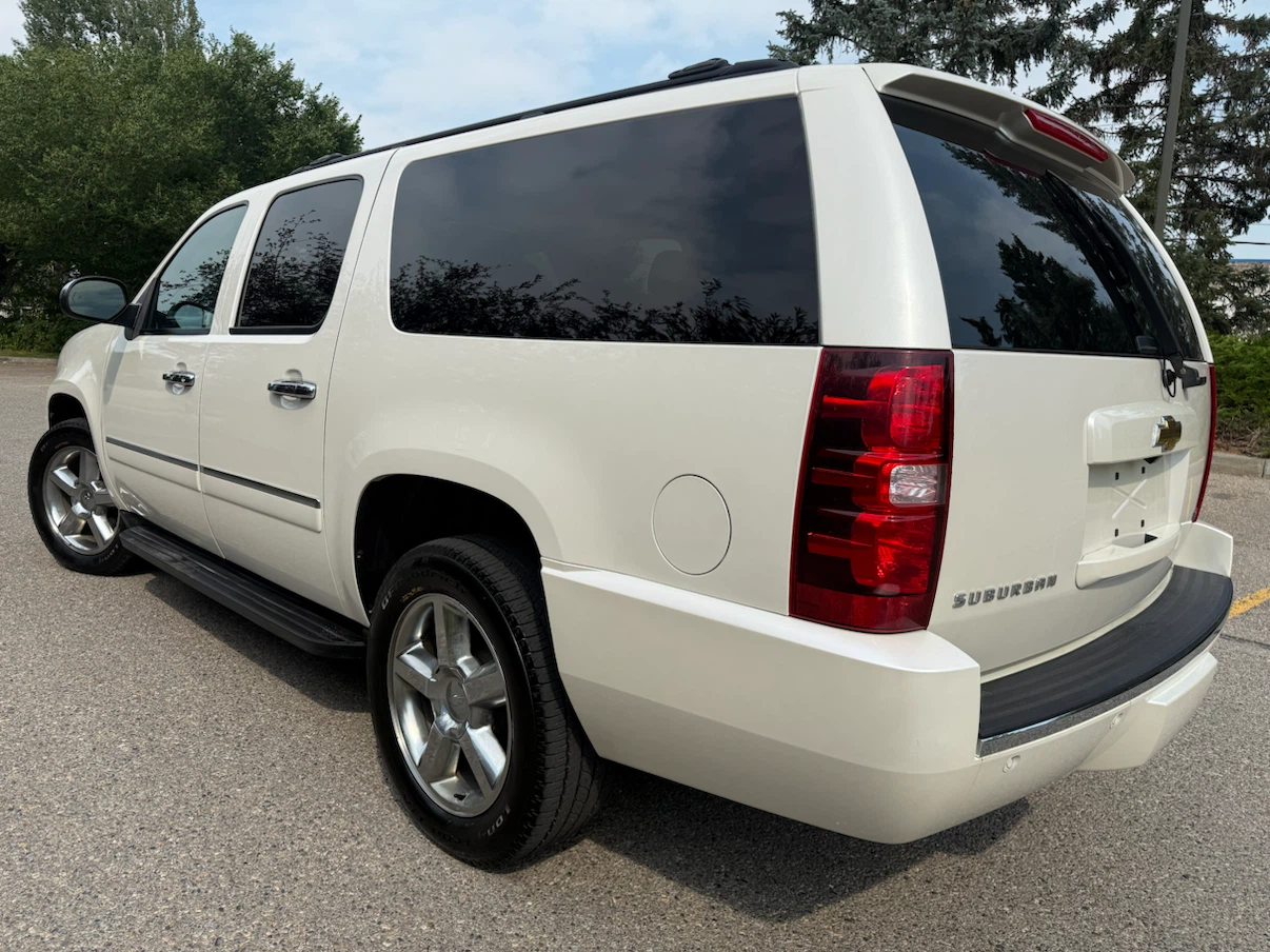 2011 Chevrolet Suburban LTZ *71k* - photo 4