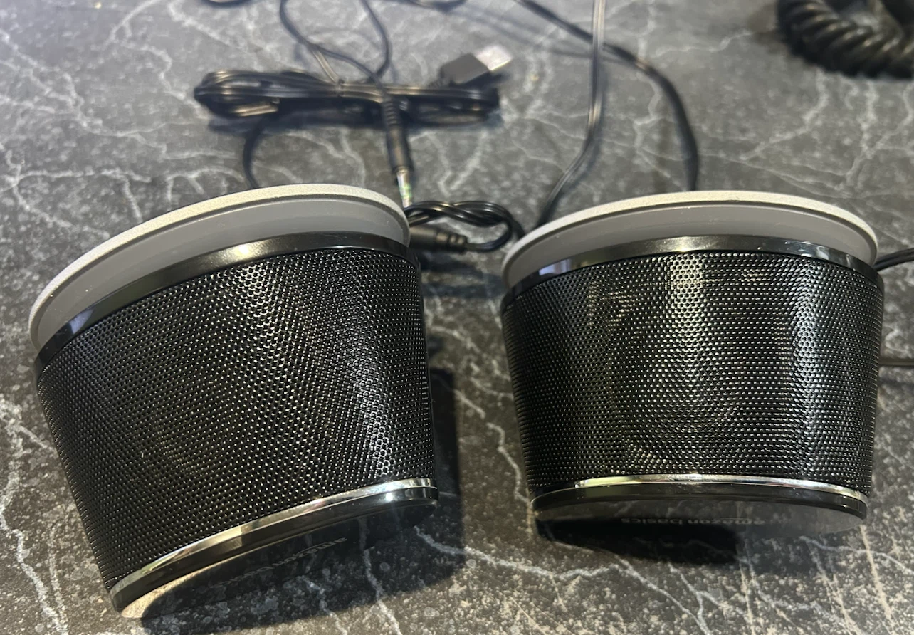 Amazon Basics USB Powered Desktop Speakers