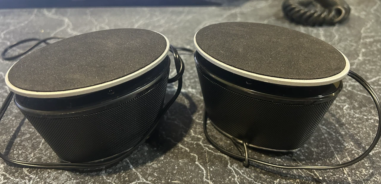 Amazon Basics USB Powered Desktop Speakers - photo 3