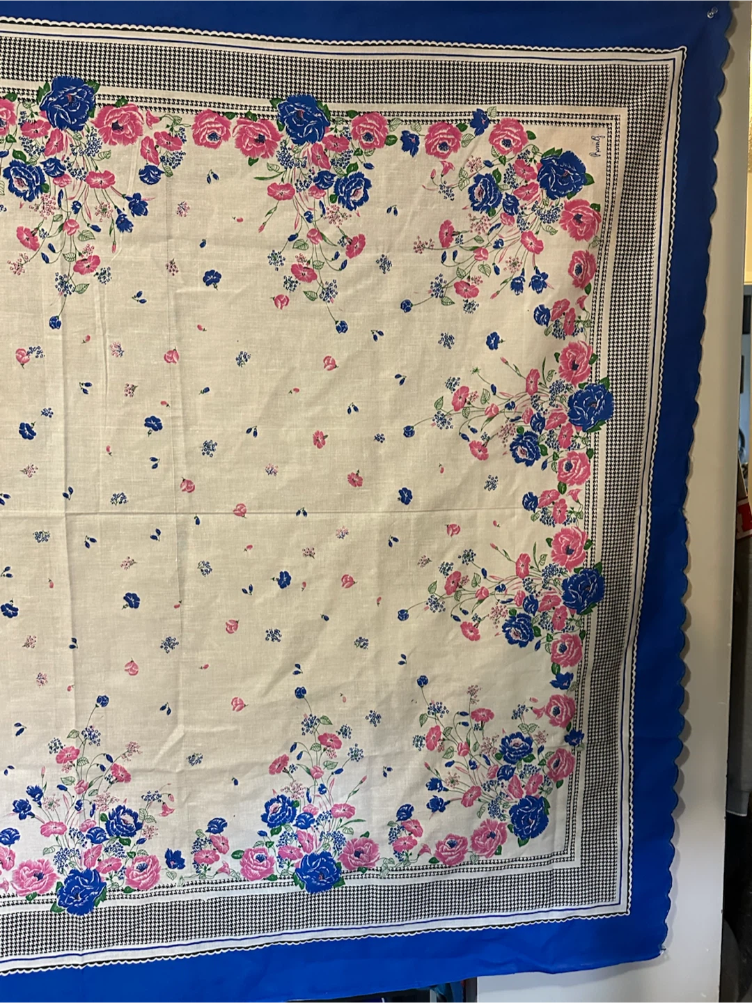 Vintage Signed Romy Floral Scalloped Tablecloth 53x64 - photo 4