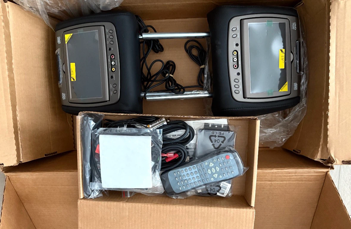 Dual DVD Player Headrest Monitors with Remote