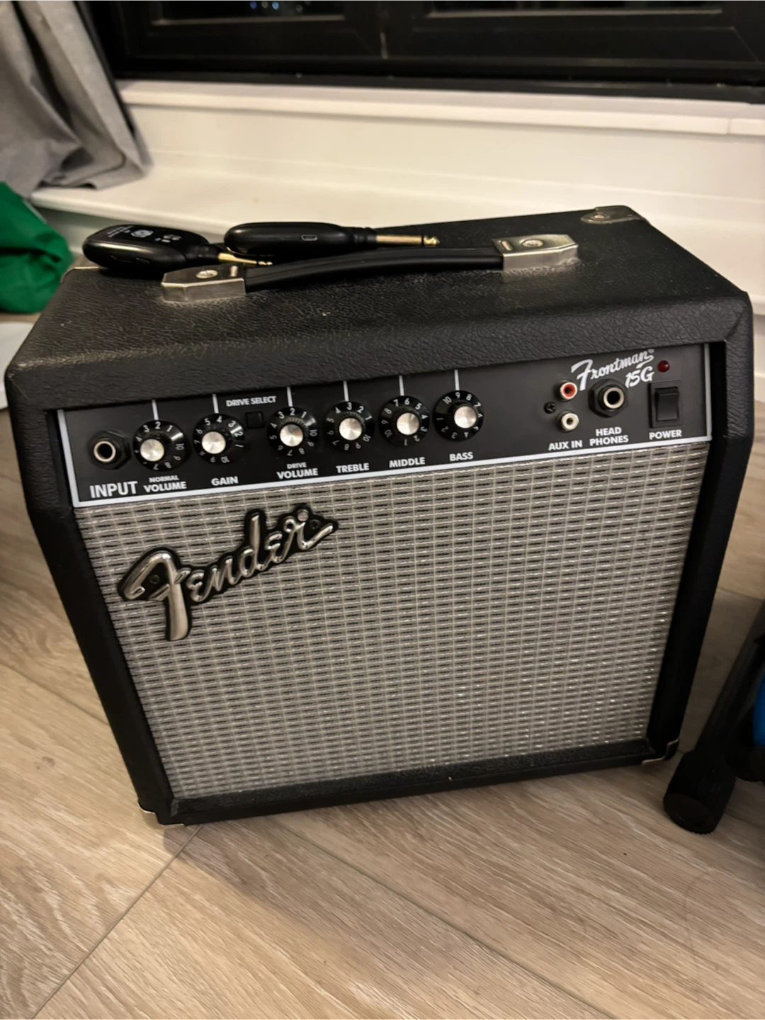 Washburn G-Junior Electric Guitar and Fender Frontman 15G Amp - photo 3