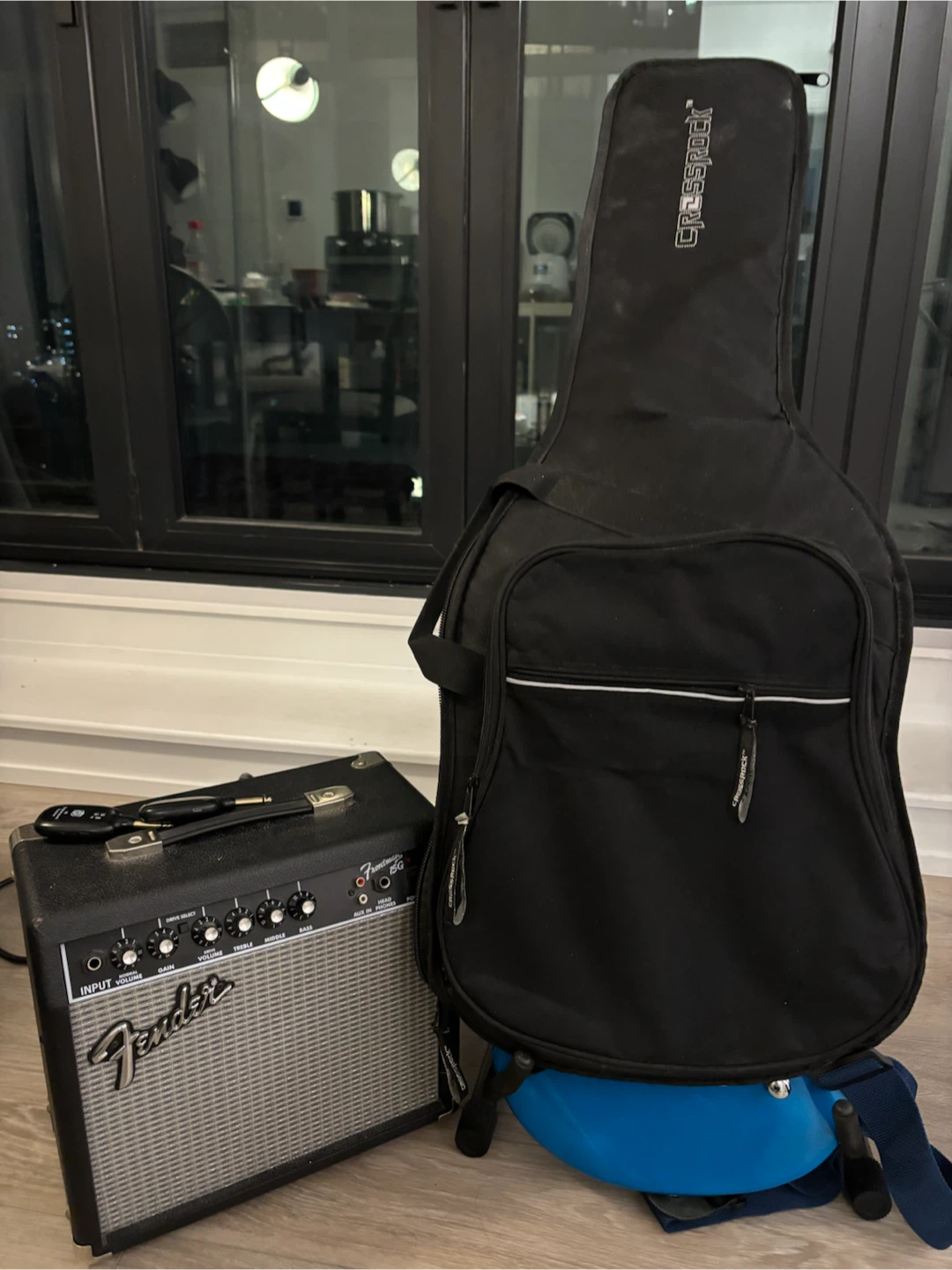 Washburn G-Junior Electric Guitar and Fender Frontman 15G Amp - photo 4